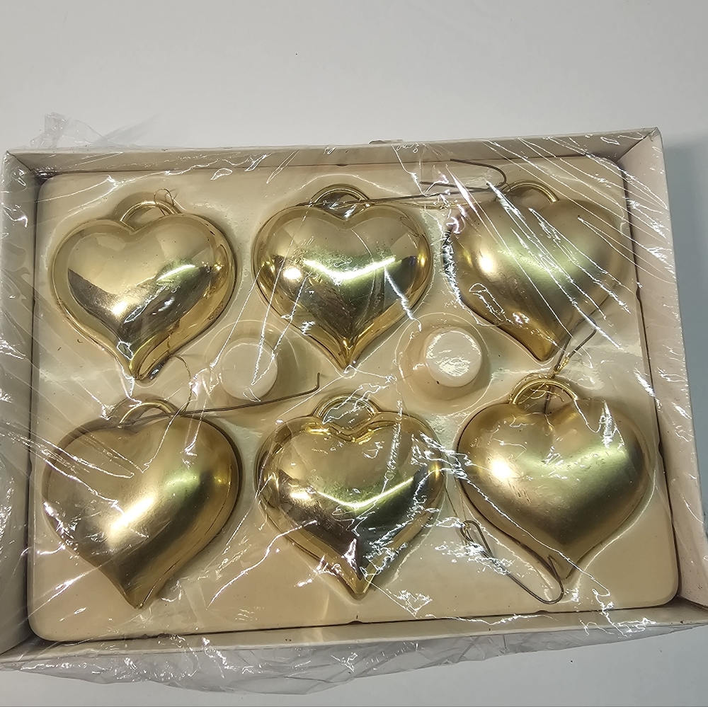 Kurt Adler Satnta's World Vintage Gold Fillable Puffy Heart Ornament 6pc Cottage